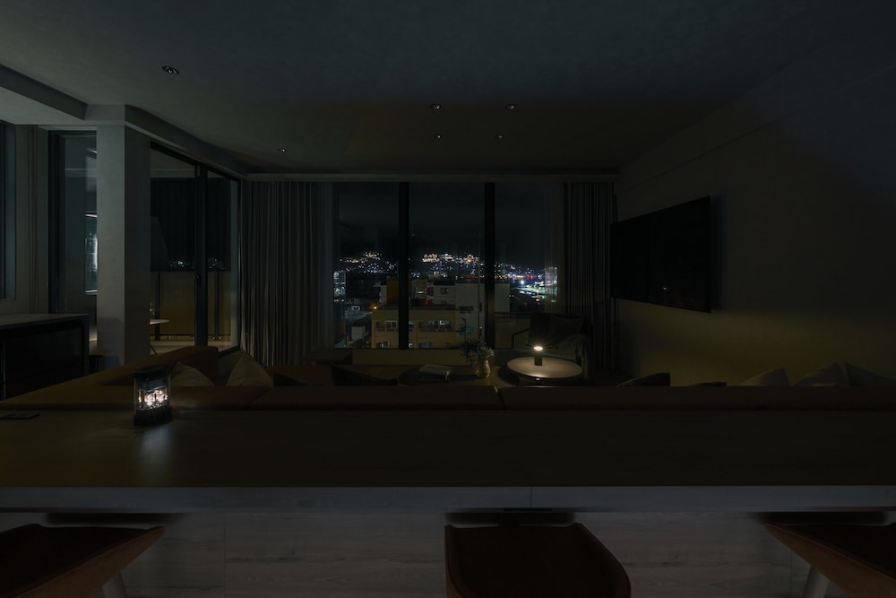 Twin Bed Suite with Jacuzzi, Non Smoking - Photo 6