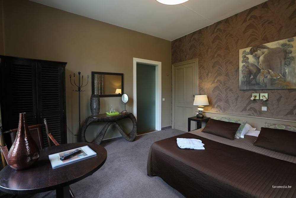 Room, Hot Tub