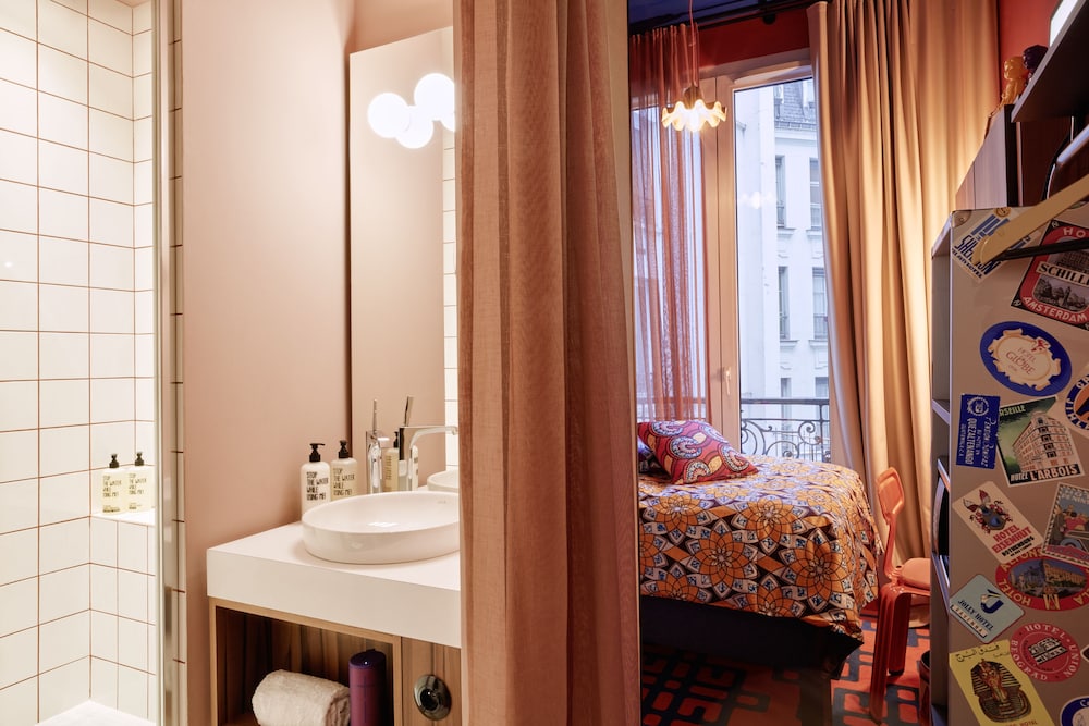 Small with Paris view thumbnail 6