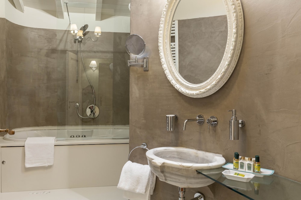 Deluxe Double Room, Hill View - Photo 7