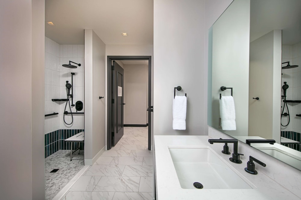 Suite, 1 King Bed with Sofa bed, Roll-in Shower (Jenkins Hill Suite, Mobility) - Photo 6