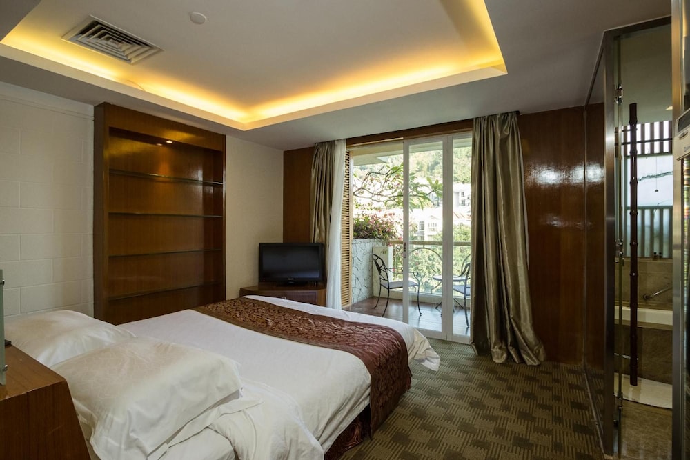 Business Suite, 1 Queen bed photo 3