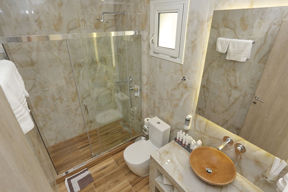 Deluxe Junior Suite (Panoramic Sea view with heated private pool) - Photo 5