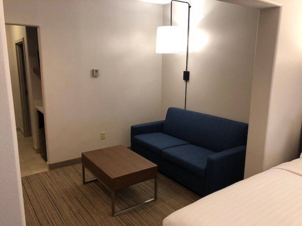 Suite, 2 Queen Beds - Photo 3