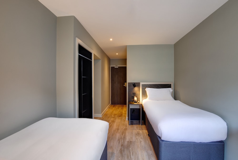 Standard Plus Twin Room photo 2