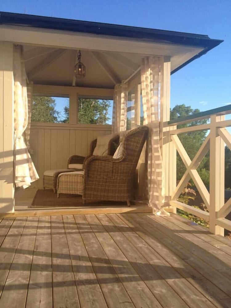 Exclusive Suite, 1 Queen Bed, Sauna, Garden View photo 2