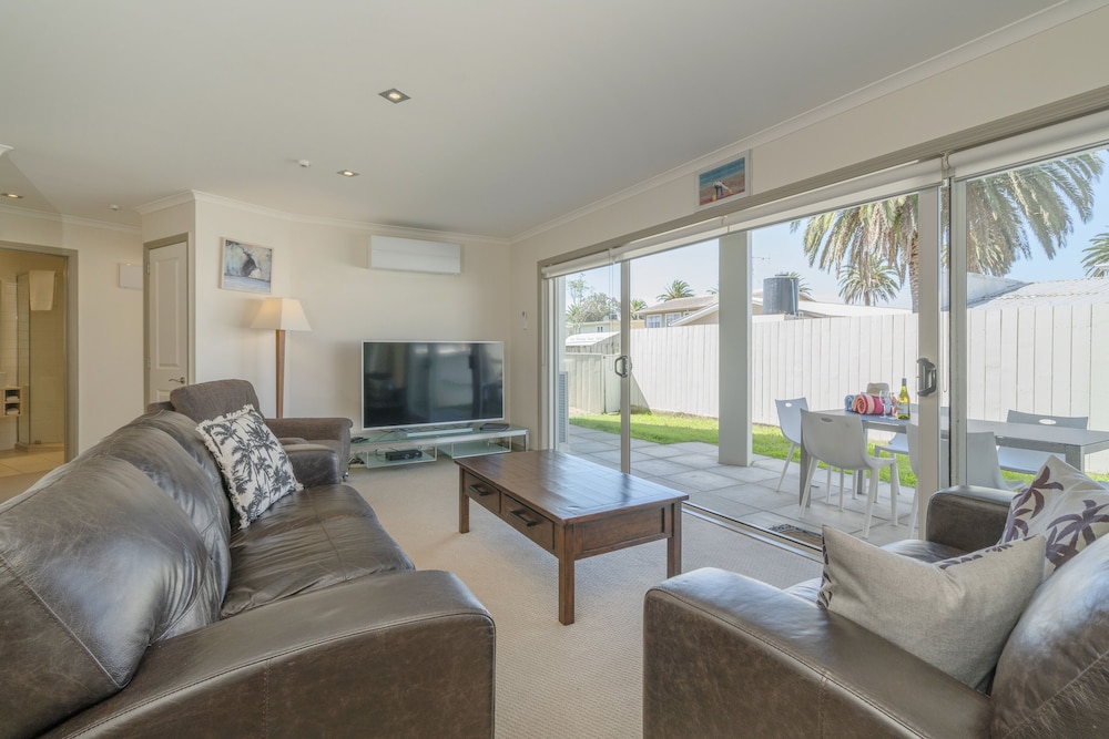 Luxury Apartment, 3 Bedrooms, Ground Floor photo 3