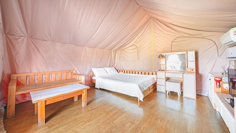 Basic Room, 1 Bedroom (Glamping 19 (with pet)) - Photo 4