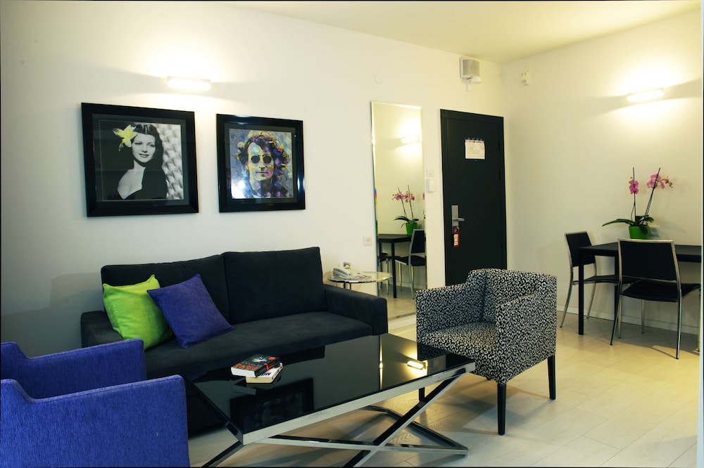 Suite, 1 Queen Bed, Non Smoking, Kitchenette - Photo 5