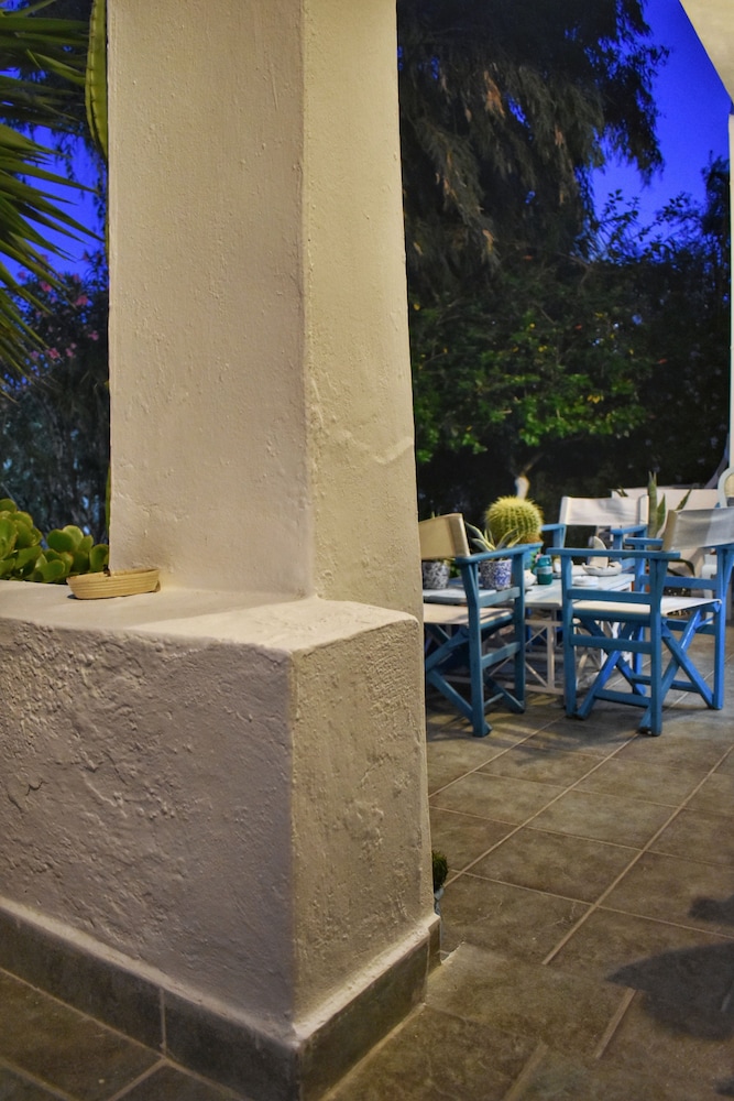 Basic Apartment, Courtyard View photo 2
