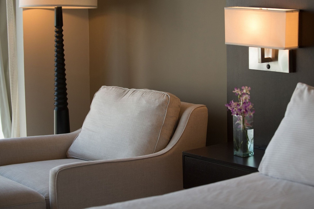 Premium Room, 1 King Bed, Ocean View (High Floor) - Photo 3