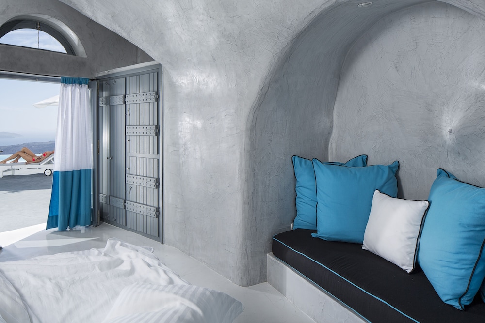 Honeymoon Suite (Senses)