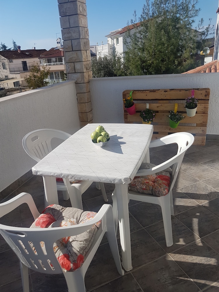 Classic Studio, Terrace, Ground Floor photo 3