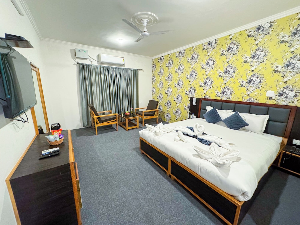 City Suite, 1 King Bed, Non Smoking, City View - Photo 9