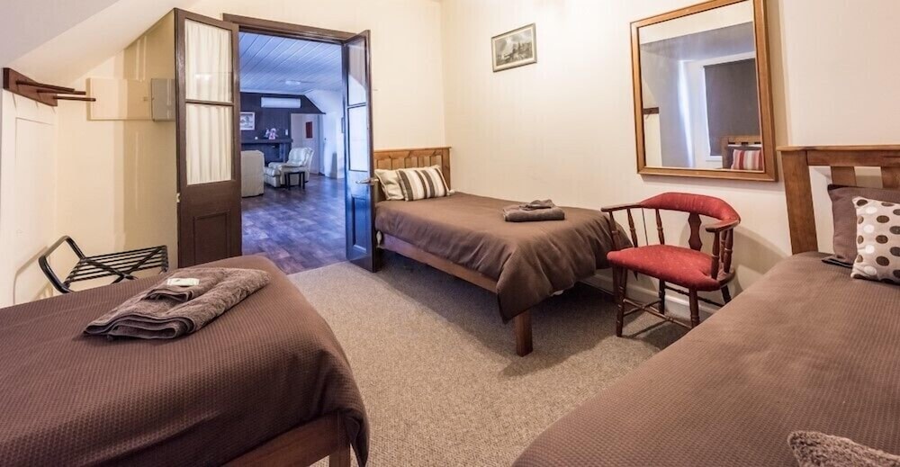 Basic Triple Room, Shared Bathroom (Gold Nugget Room) photo 1