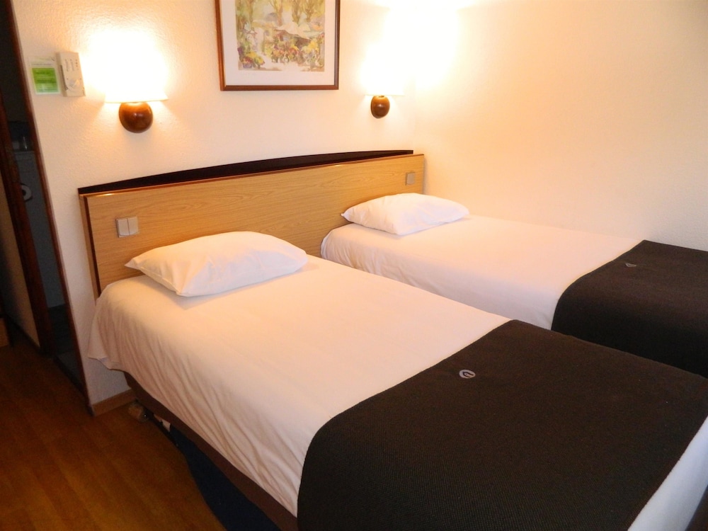 Standard Room, 2 Twin Beds - Photo 1