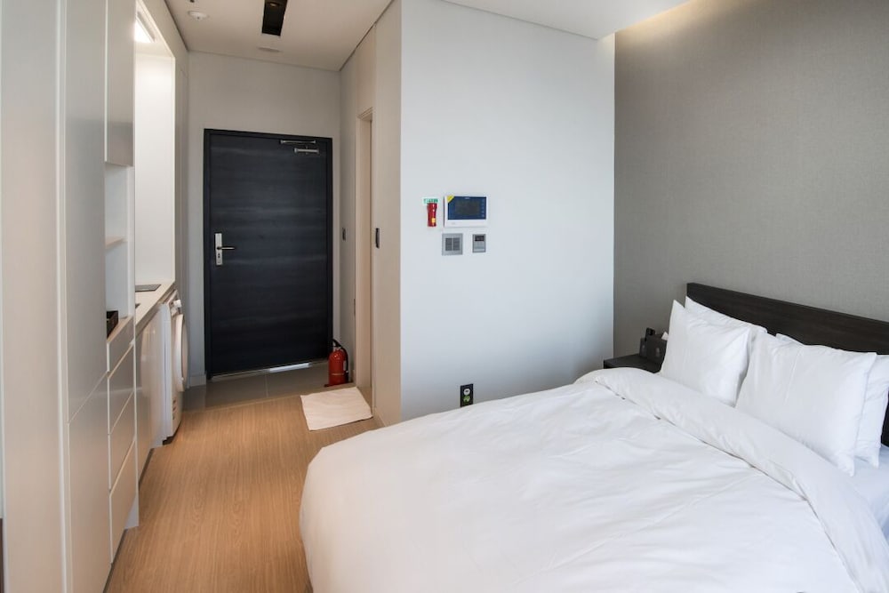 Standard Double Room, City View - Photo 3