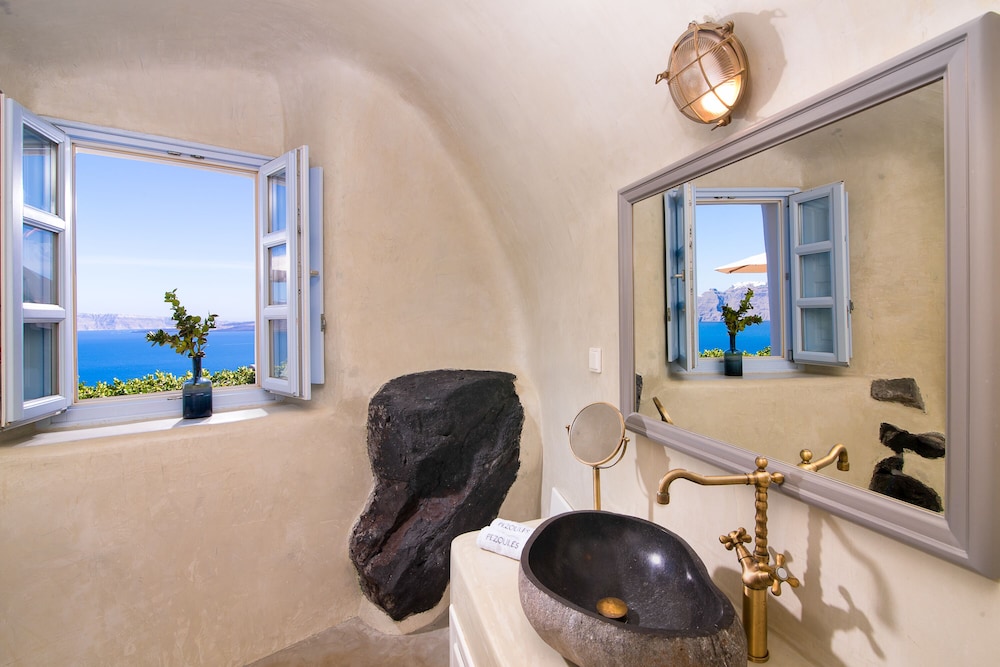 Althaea Honeymoon Cave Suite with Caldera View & Hot Tub - Photo 7