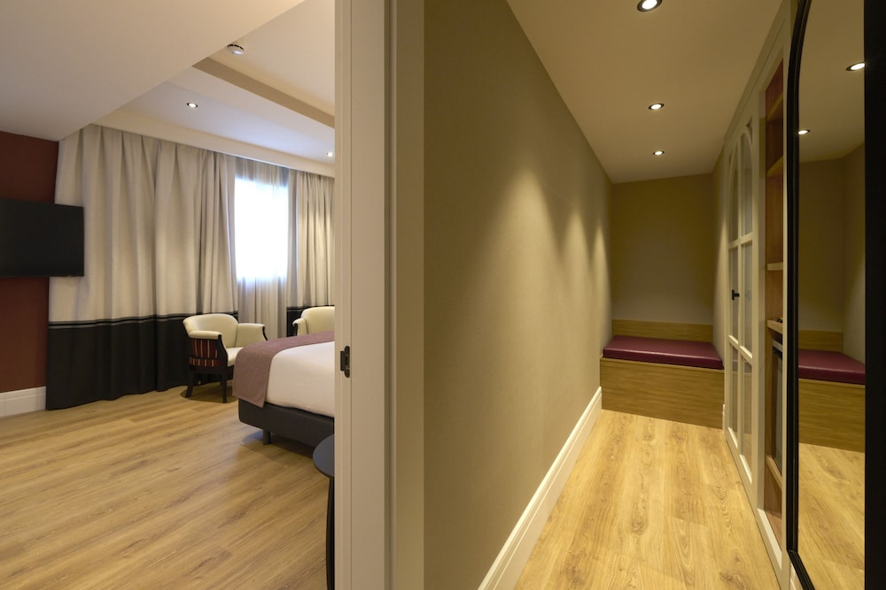 Junior Suite, Private Pool, City View (Panoramic View, Deluxe)