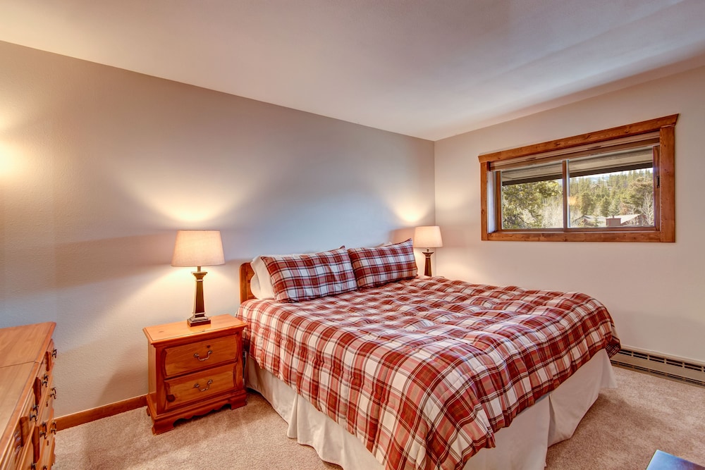 Condo, 2 Bedrooms, 2 Bathrooms photo 1