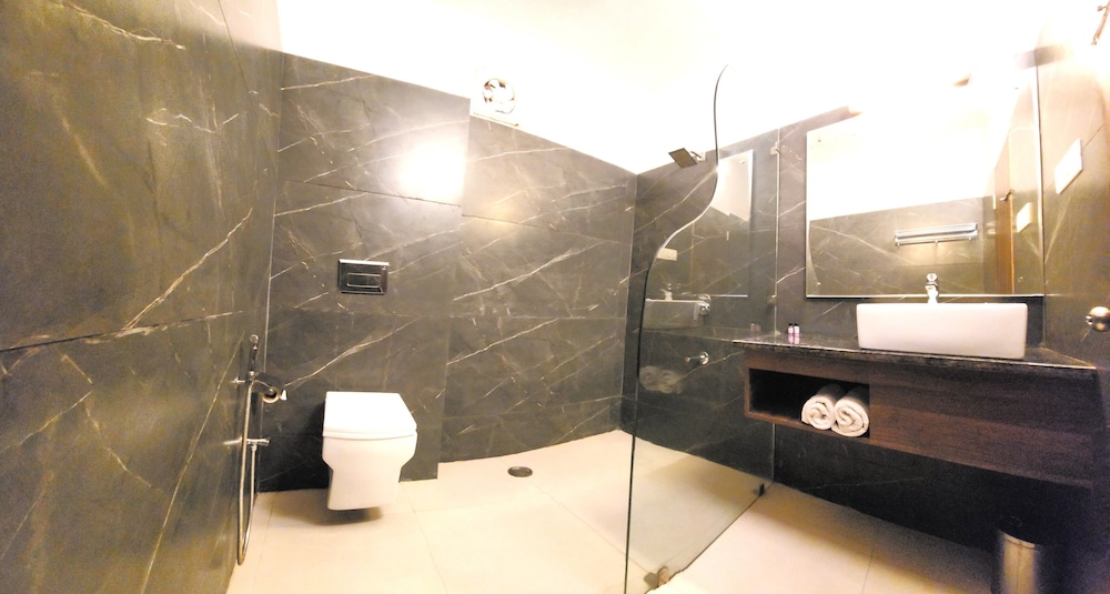 Executive Room - Photo 5