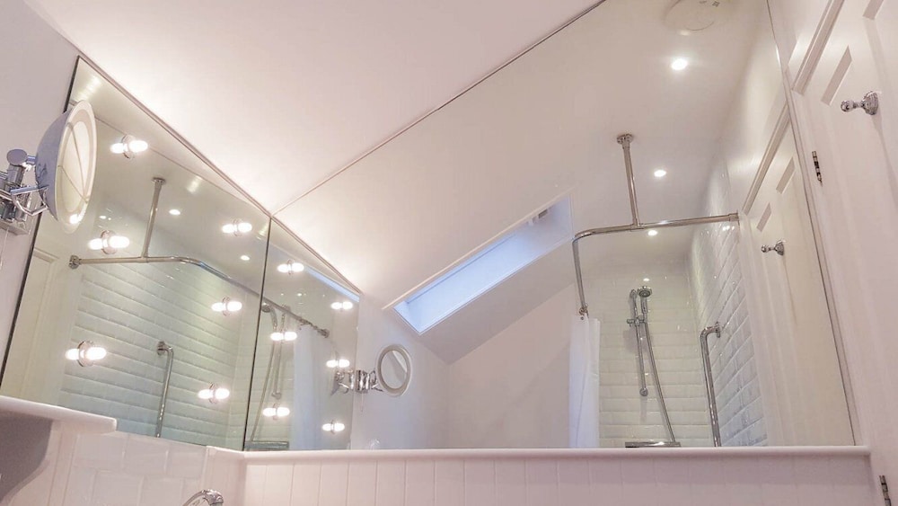 Standard Double or Twin Room - Photo 7