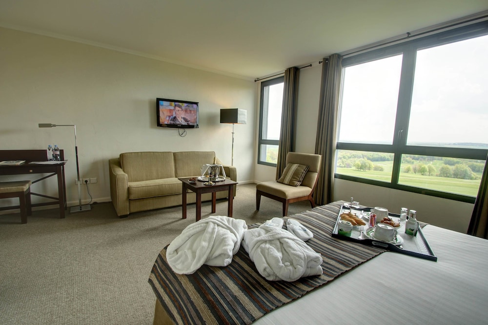 Junior Suite, 1 King Bed, Golf View photo 2