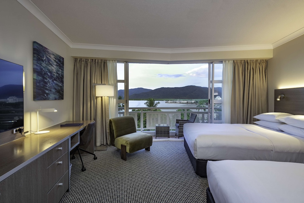King Guest Room Water View
