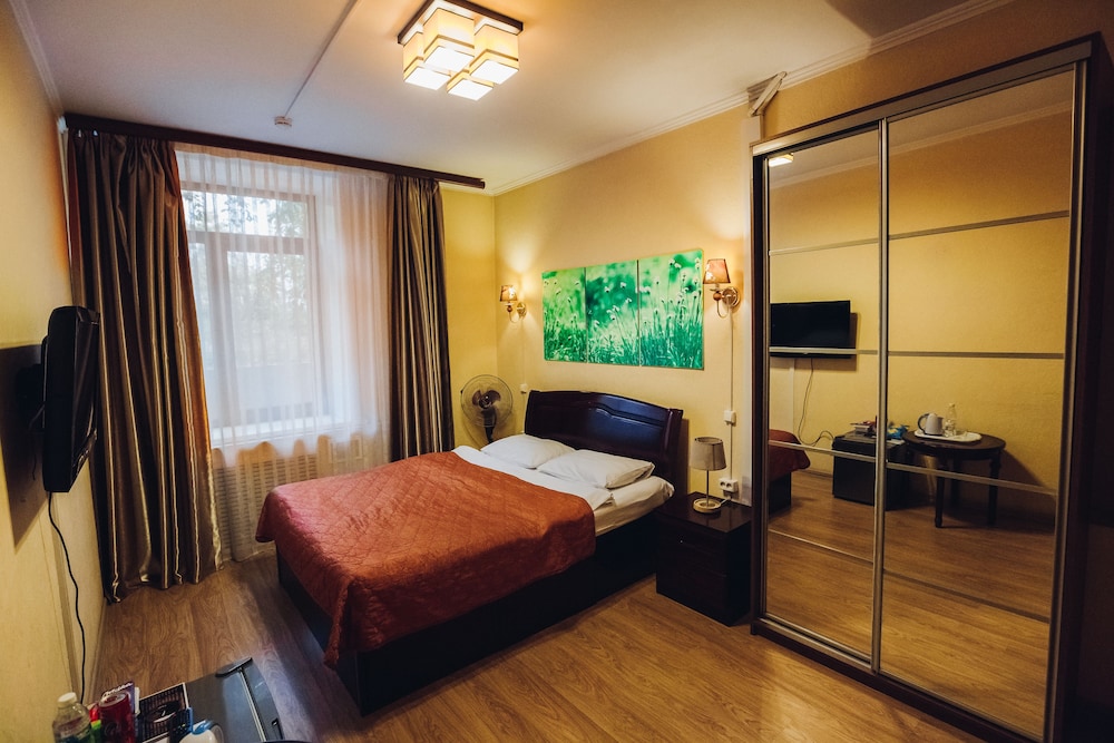 Standard Double Room, 1 Queen Bed, Non Smoking photo 1