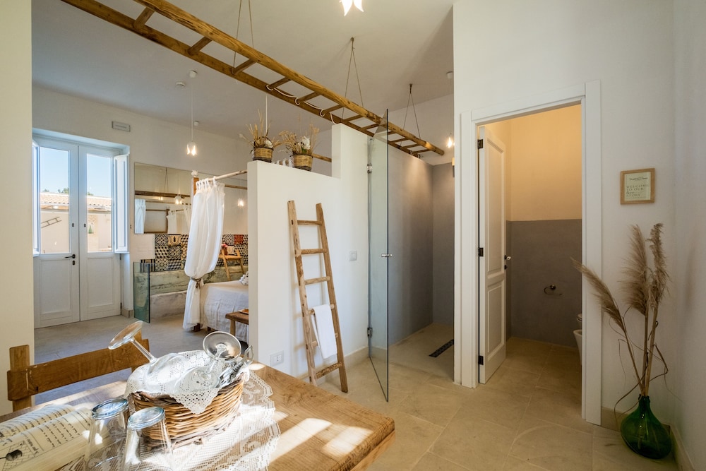 Deluxe Room - Photo 2