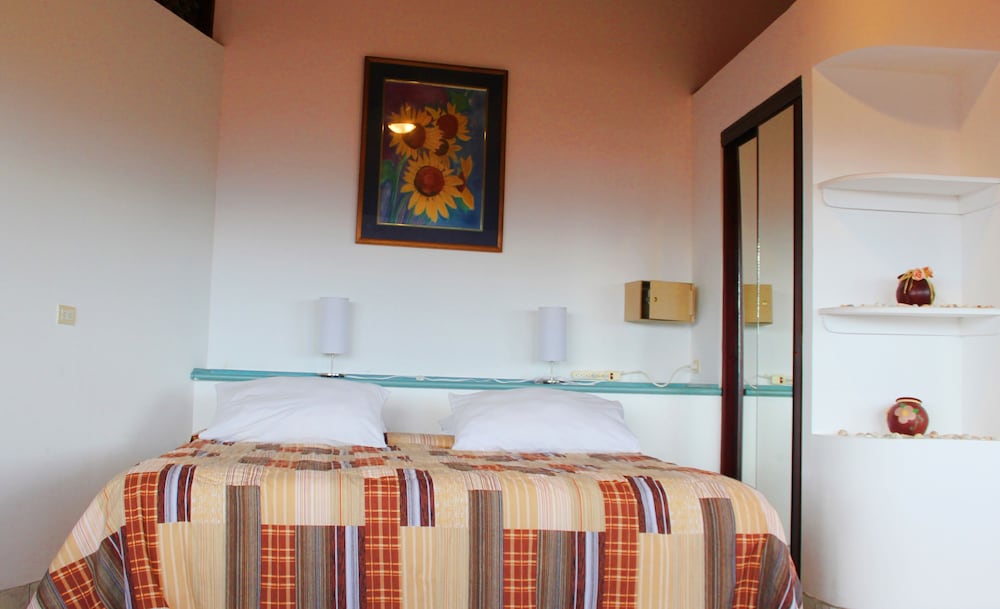 Panoramic Studio Suite, Kitchen, City View photo 3