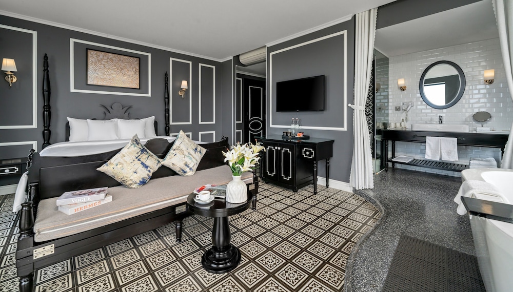 Junior Suite with Balcony - Photo 6