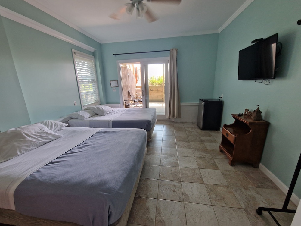 Room, 2 Queen Beds, Beachside photo 3