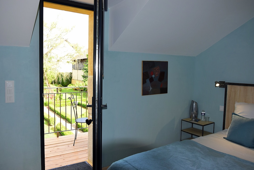 Double Room, 1 King Bed, Balcony, Garden View