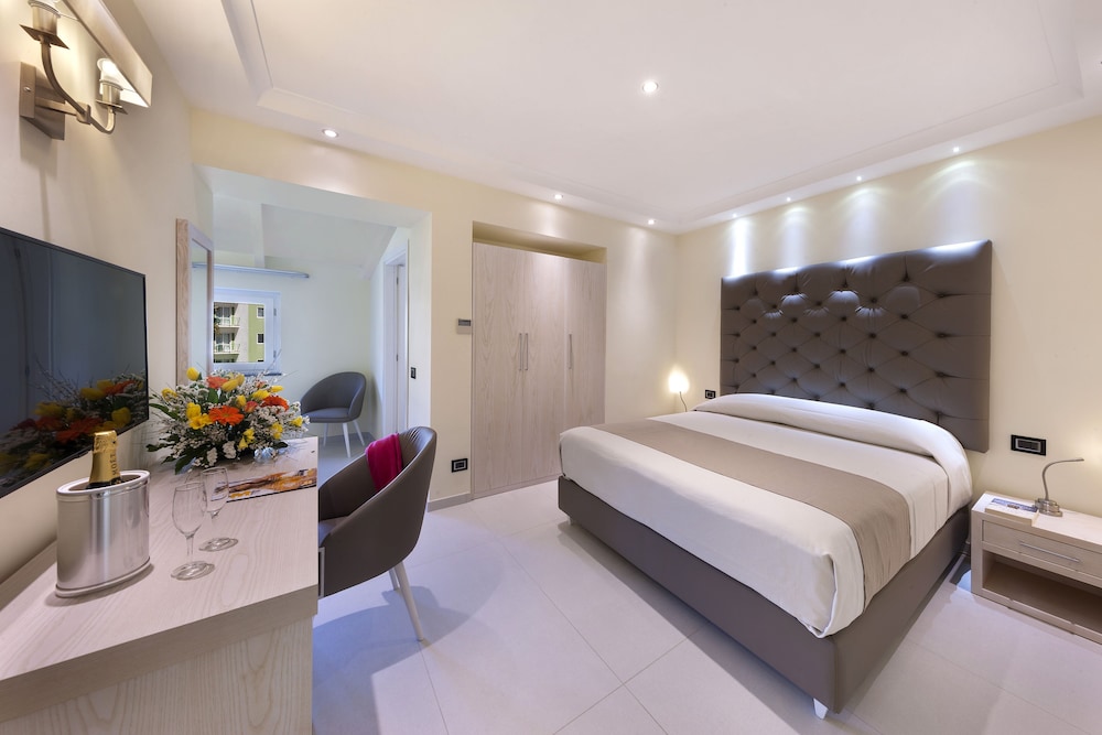 Junior Double Room, 1 King Bed - Photo 1