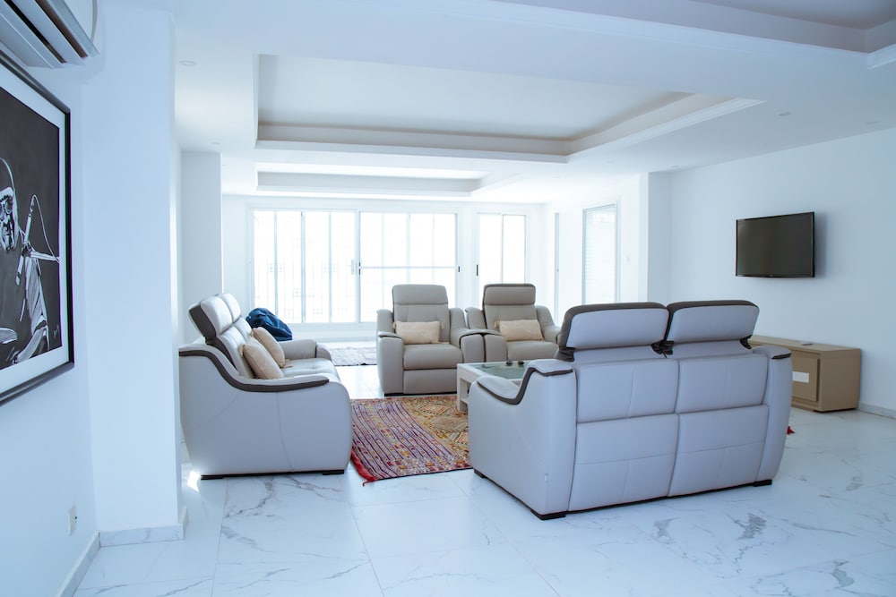 Luxury Villa, Beachfront photo 2