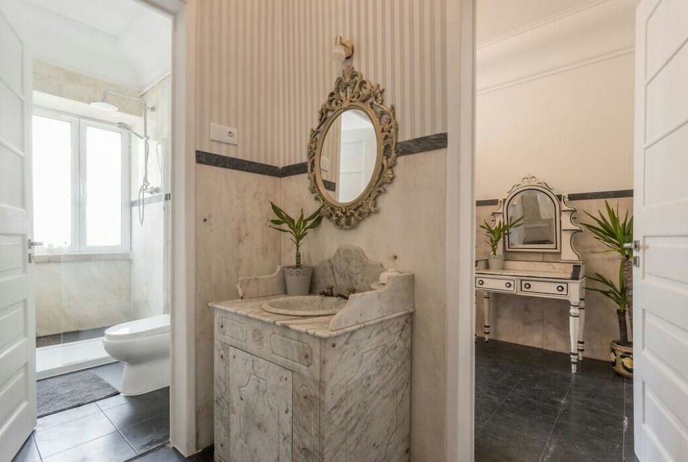 Deluxe Double Room, Shared Bathroom photo 3