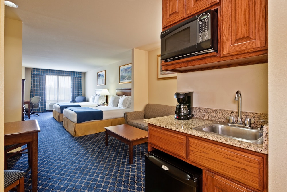 Suite, 2 Queen Beds - Photo 4