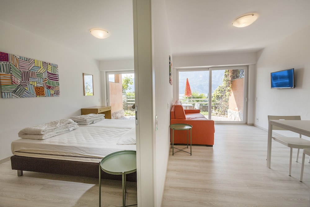 Apartment photo 2