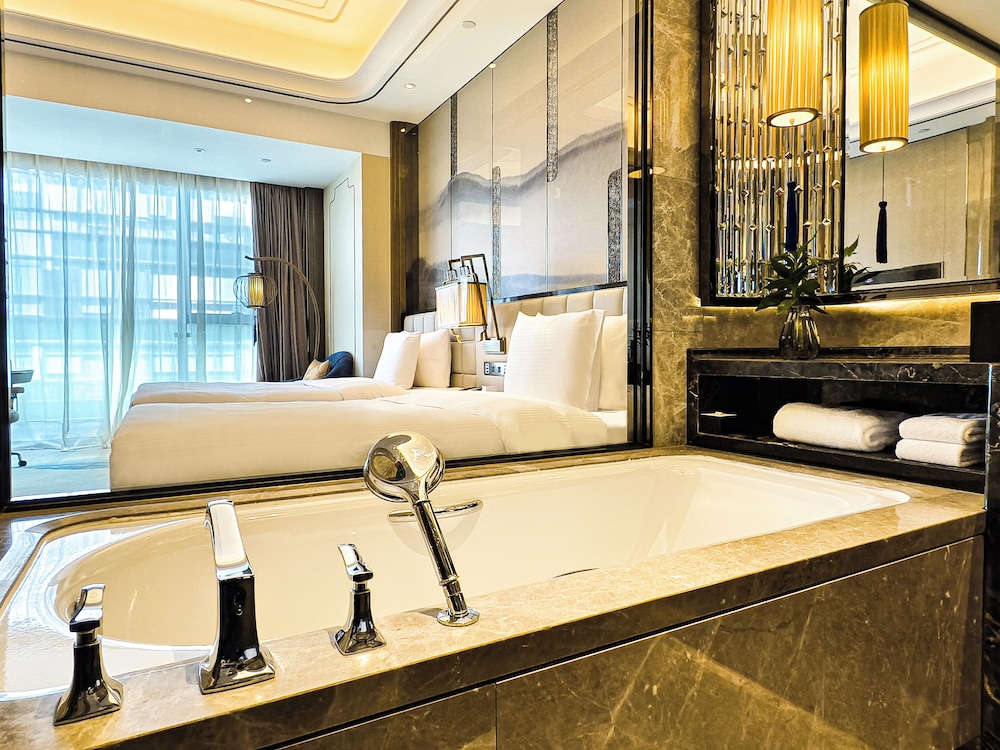 Standard Twin Room, 2 Double Beds, City View photo 3