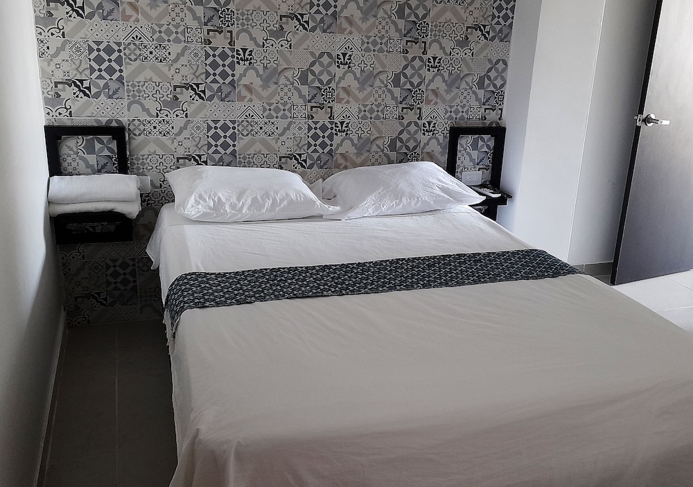 Junior Studio, 1 Queen Bed photo 1