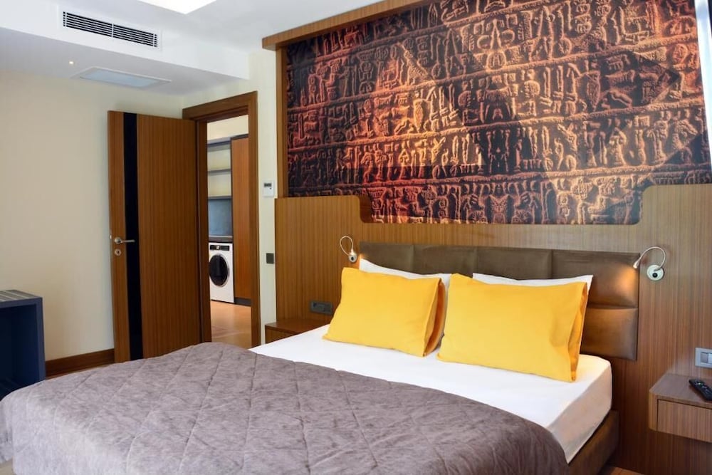 Deluxe Suite, 2 Bedrooms, Balcony photo 1
