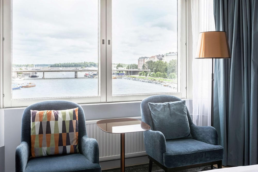 Room, 1 King Bed, Sea View - Photo 5