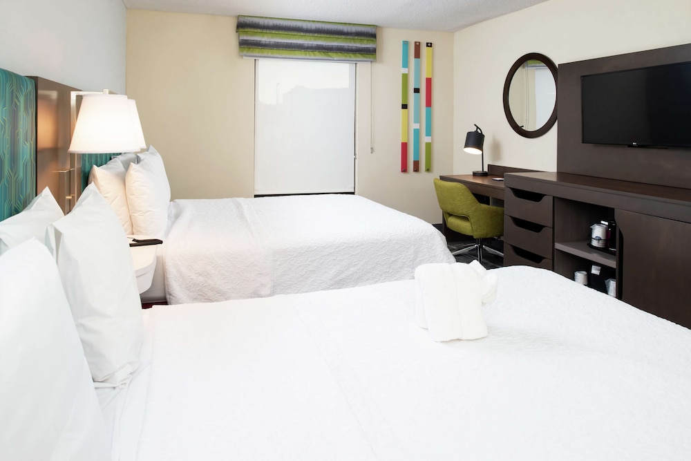 Room, 2 Queen Beds, Accessible, Non Smoking (Hearing Accessible) - Photo 2