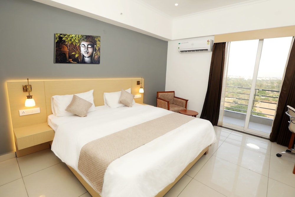 Superior Room, City View