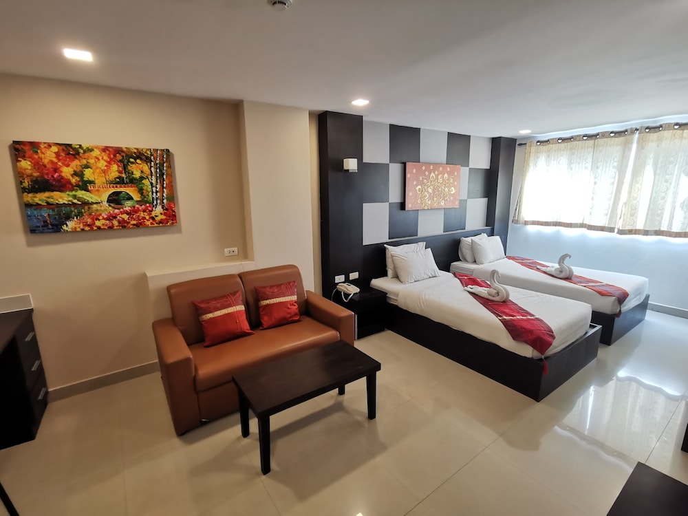 Deluxe Double or  Twin with Breakfast and Airport Transfer - Photo 20