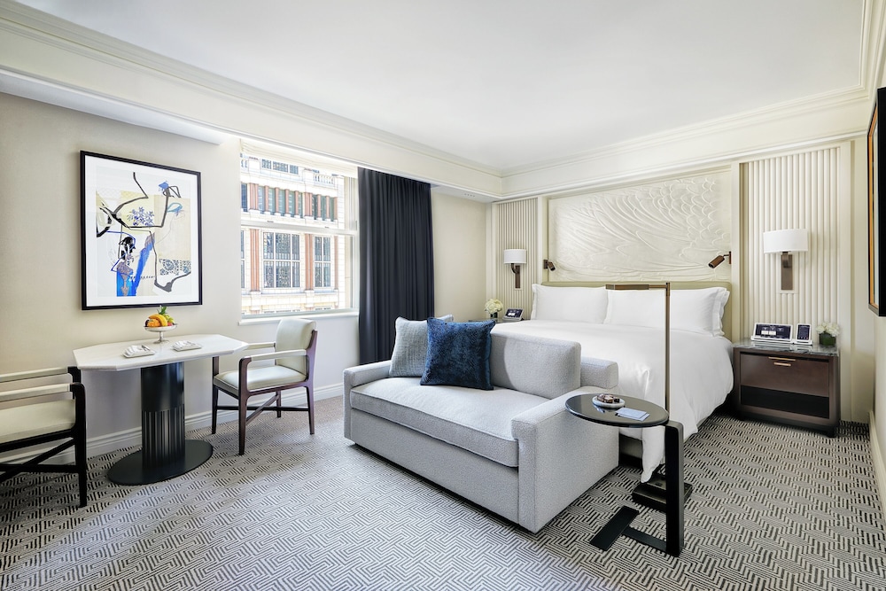 Grand Room, 1 King Bed (Premier) photo 2