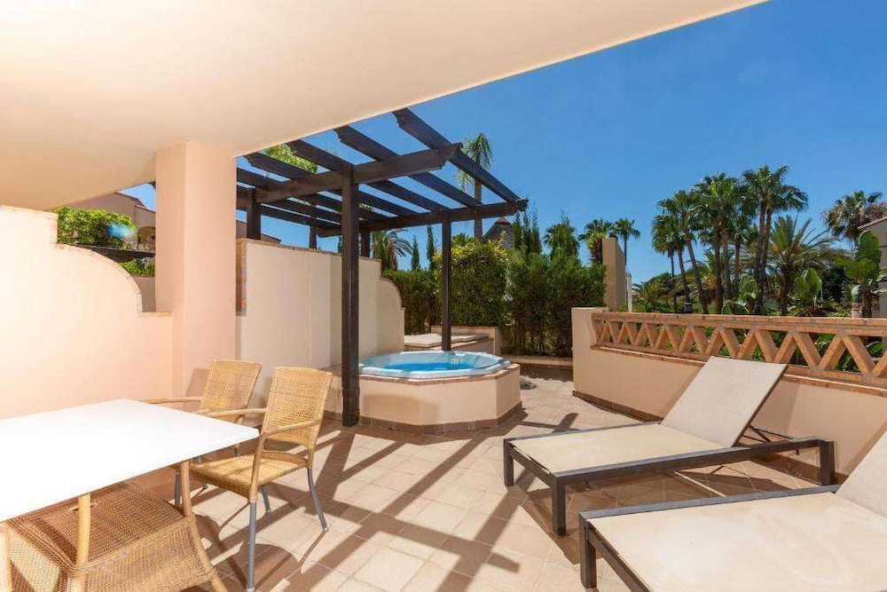 Suite, 1 Bedroom, Hot Tub (Full Kitchen)