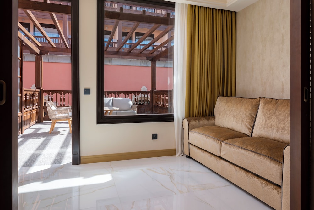 Deluxe Room (Family)