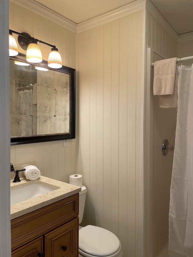 Basic Single Room, 1 Double Bed photo 3